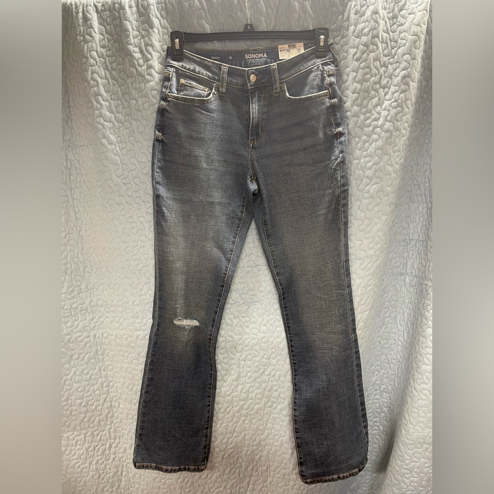 The Everyday jeans Mid rise boot cut jeans